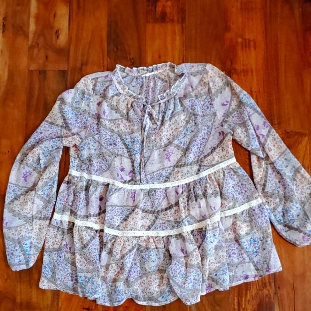 Easel size Large tiered sheer top